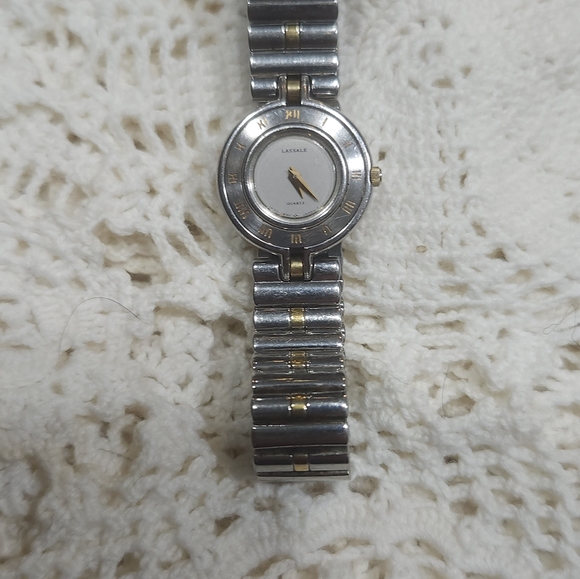 Vintage Rare SEIKO Watch with Two Tone & Roman Numerals - Picture 6 of 10